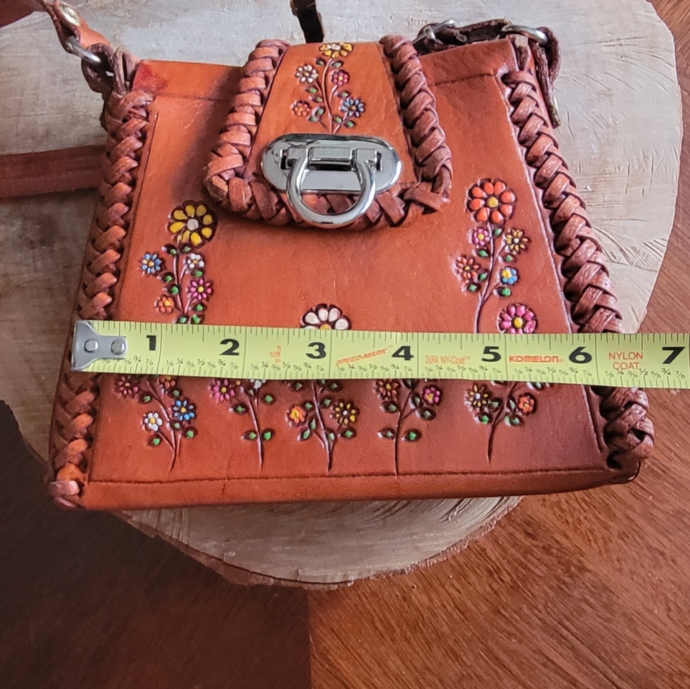 Handcrafted Floral Leather Crossbody W/ Twist Lock Made In Mexico. - Picture 6 of 9